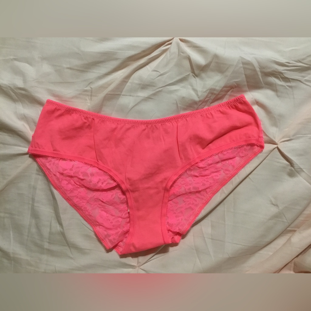Victoria’s Secret Pink Lace Trim Panties With Ruching Back